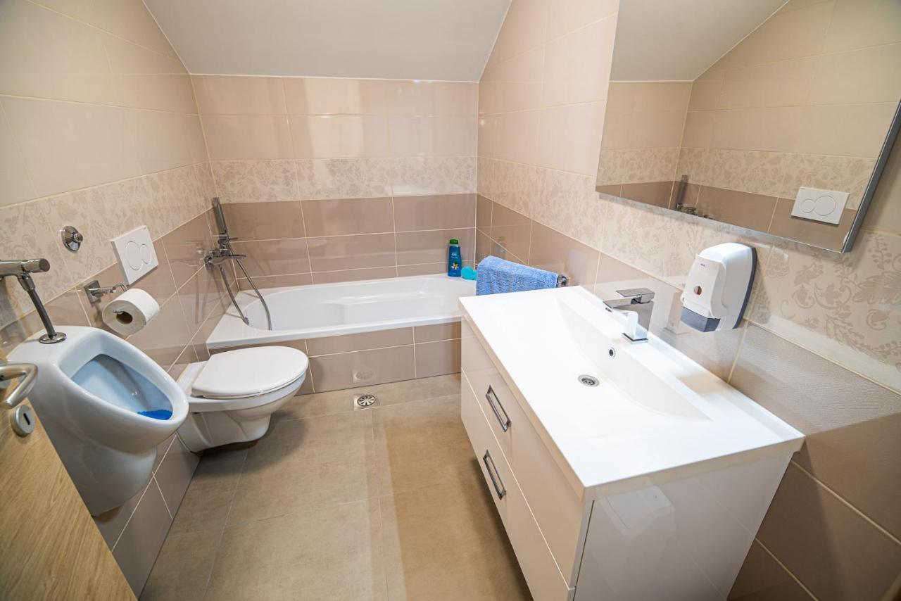 Holiday Home With Hot Tub And Sauna Sabina Rovte Buitenkant foto