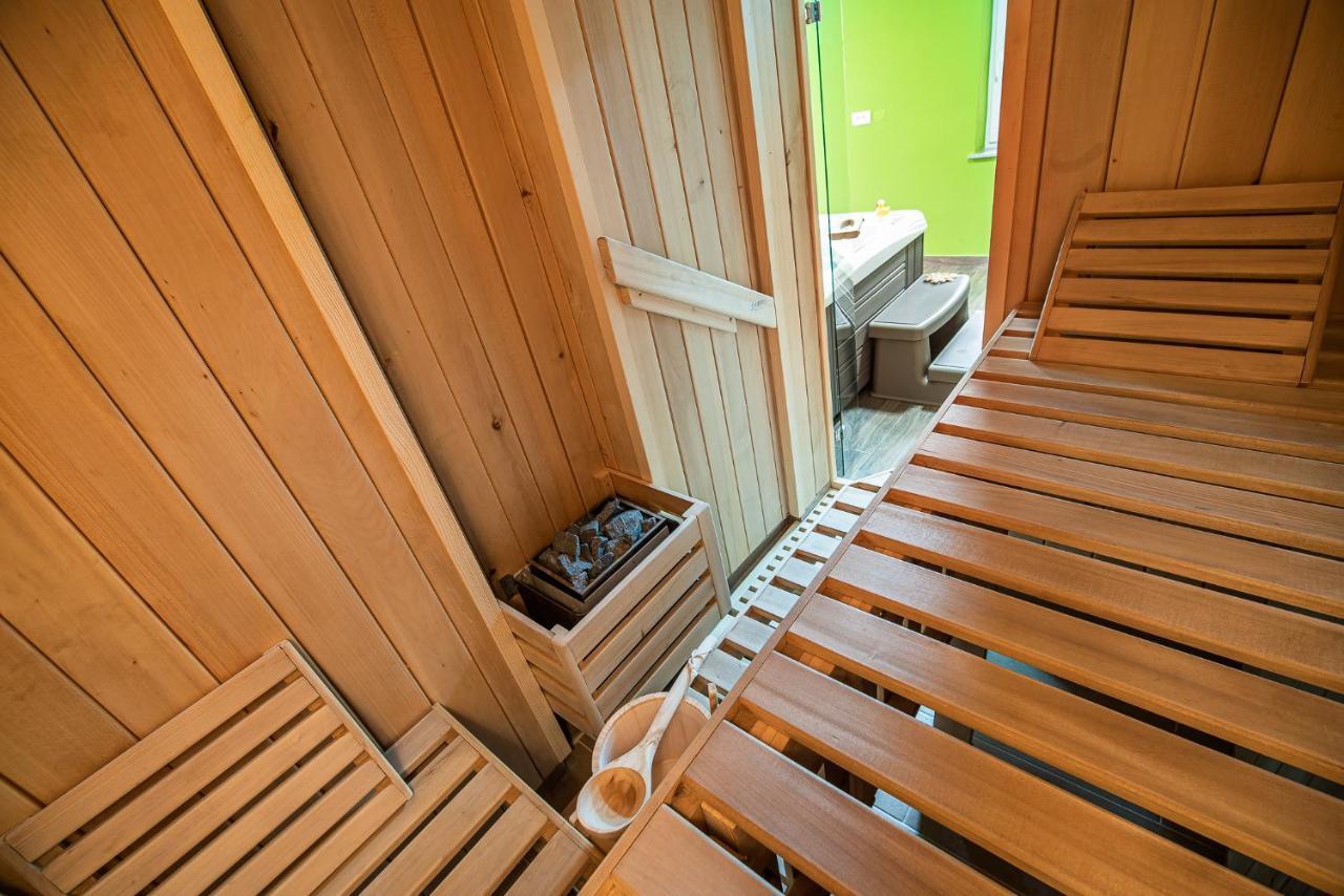 Holiday Home With Hot Tub And Sauna Sabina Rovte Buitenkant foto