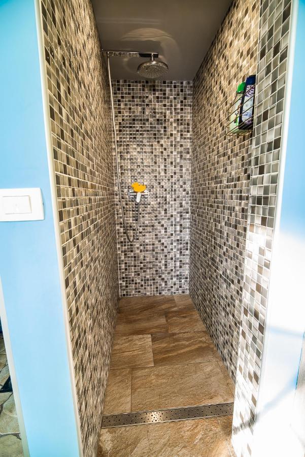 Holiday Home With Hot Tub And Sauna Sabina Rovte Buitenkant foto