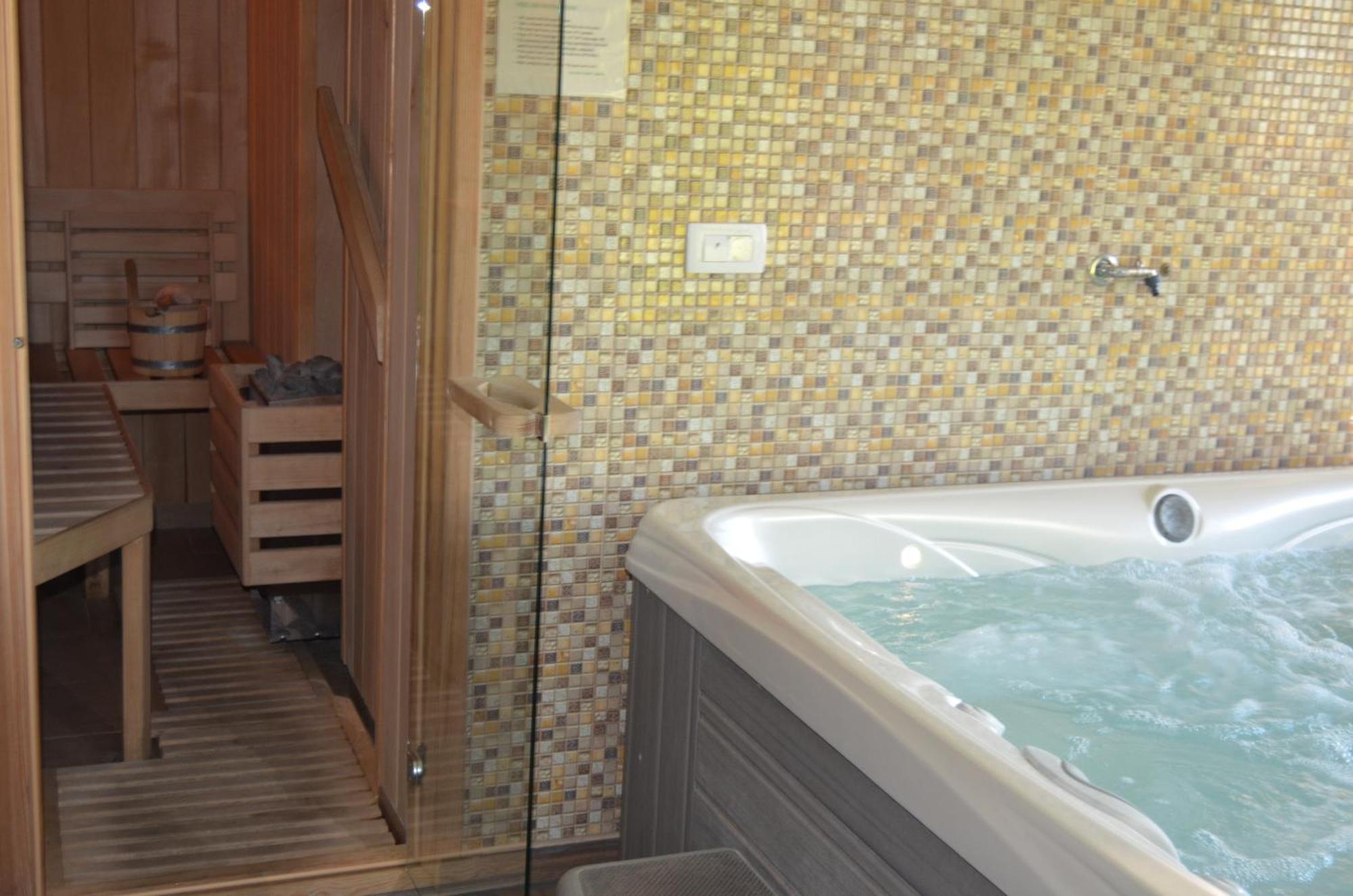 Holiday Home With Hot Tub And Sauna Sabina Rovte Buitenkant foto